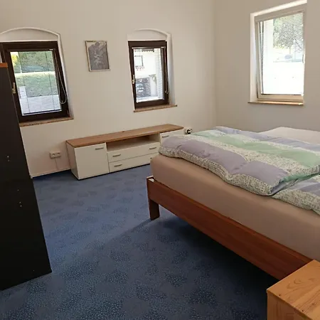 Appartement Danner - Zentrale Monteurunterkunft In Kirchham Fuer Arbeiter & Touristen